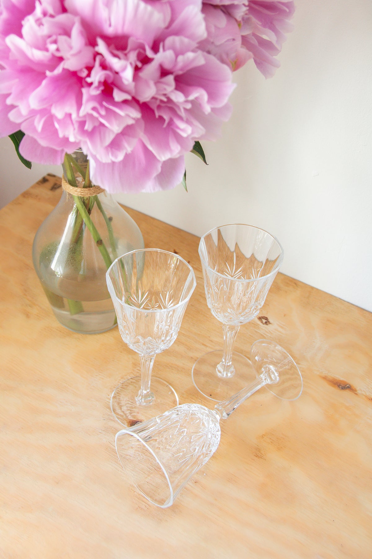 Set of 3 Elegant Wine Goblets