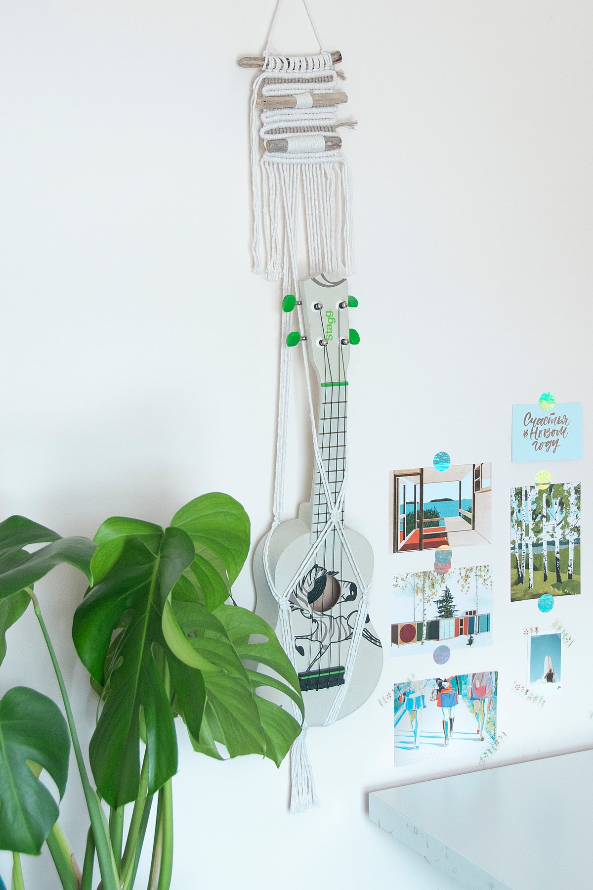 Modern macrame uke hanger
