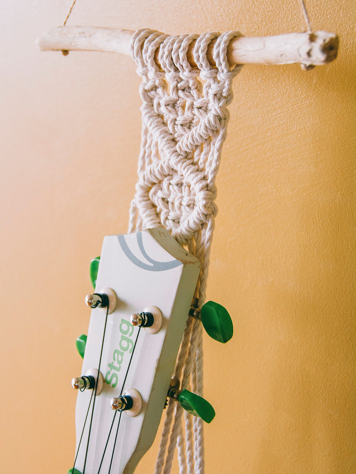 Simple ukulele hanger