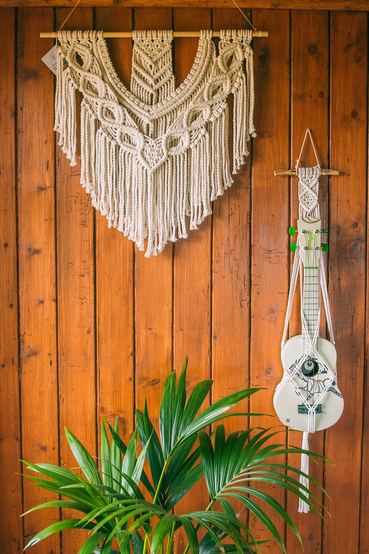 Simple ukulele hanger