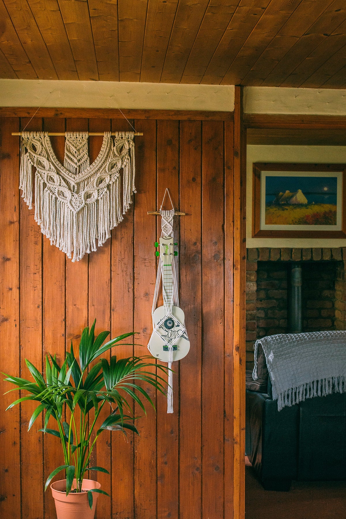 Simple ukulele hanger