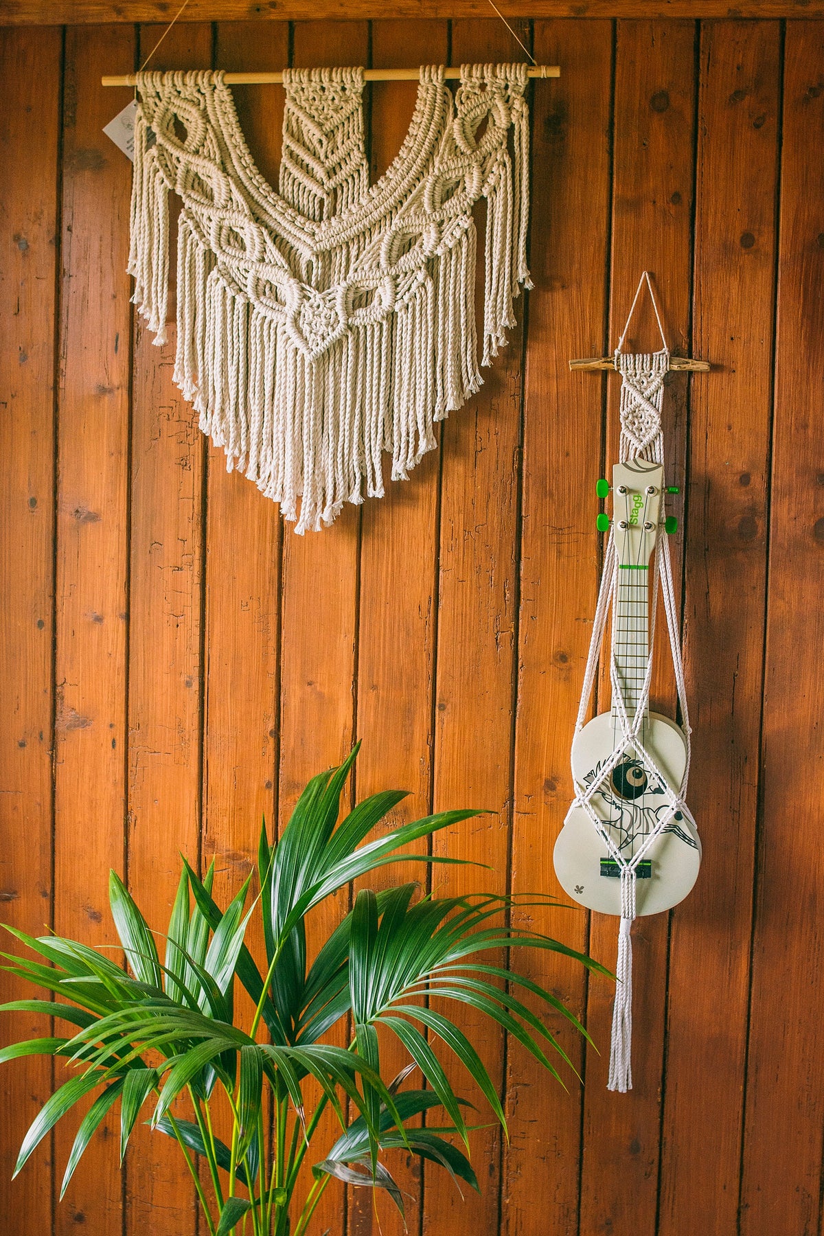Simple ukulele hanger